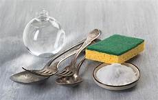 silber reinigen backpulver silberschmuck und silberbesteck reinigen helpling silber reinigen backpulver silberschmuck und silberbesteck reinigen helpling