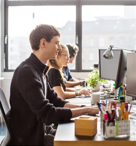 Financial Service 的图像结果