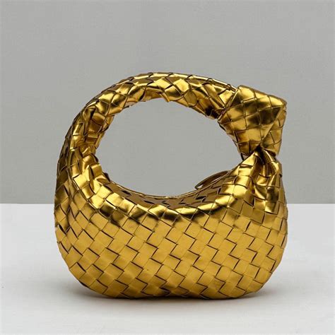 Pure Leather Shoulder Bag "Jasper": Handcrafted Luxury and Elegance