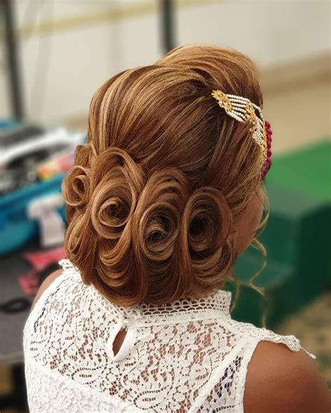 6 Hair Bun Styles to Jazz Up a Bridesmaid's Hairstyle Right!