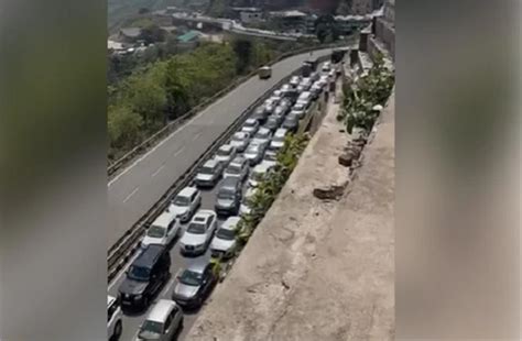 कोरोना कर्फ्यू में छूट मिलते ही हिमाचल में प्रवेश करने के लिए सैकड़ों ...