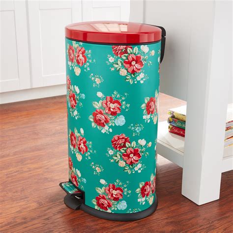 Decorative Kitchen Trash Cans: An Essential Accessory For Every Home ...