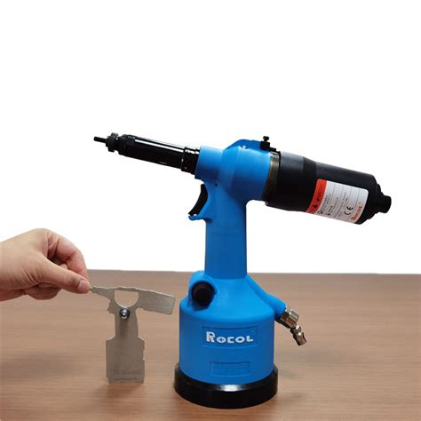 +Using the Fastenpro Threaded Insert Rivet Gun 的图像结果