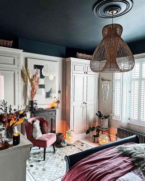 Black Bedroom Ceiling