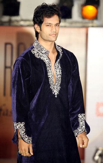 Jermaine Jackson joins Indian models for 26/11 fashion tribute - Rediff ...