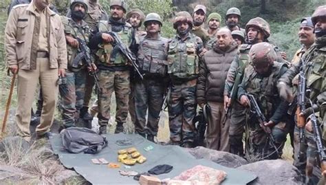 जम्मू कश्मीर के रामबन में आतंकवादियों के ठिकाने का भंडाफोड़, 2 राइफल ...