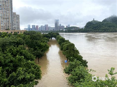 广西柳州柳江河今年以来首次超警 沿江商铺道路被淹-图片频道