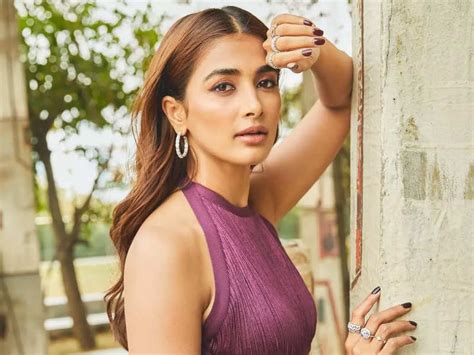 Pics: Pooja Hegde in bodycon midi dress looks jaw-dropping for the ...