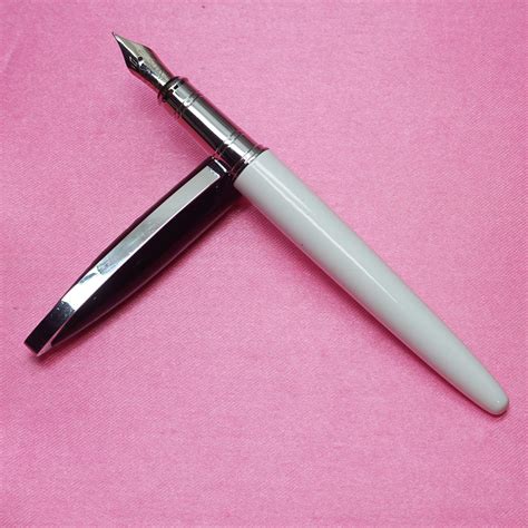 Domain Lion White Color Body with Black Cap No.5.5 SSF Fine Tipped Nib ...