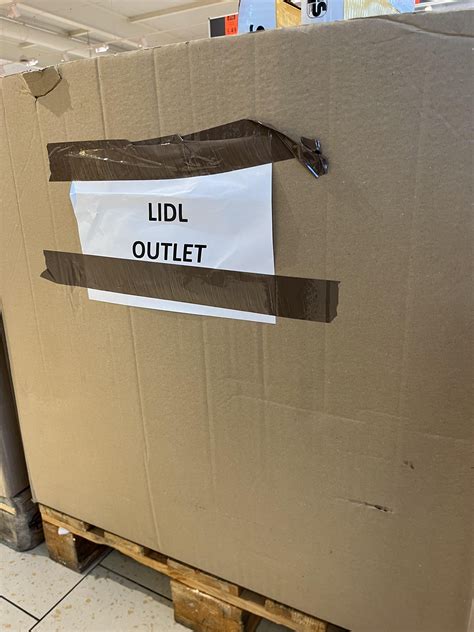 This is what an “outlet” looks like in Lidl 😶 could maybe do with a better sign at least… : r/lidl - do they have lidl in america
