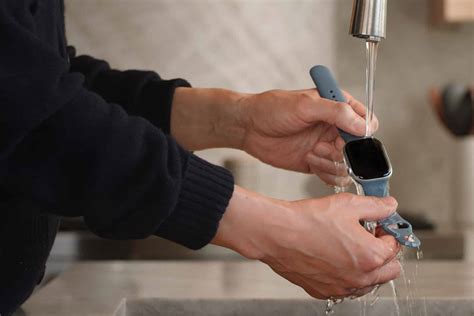 Apple Watch Cleaning Guide That Keeps Your Watch Looking New ...