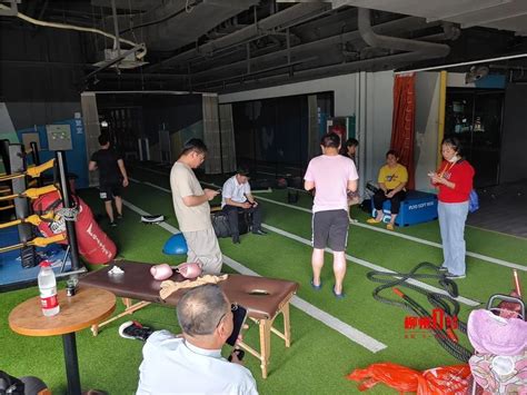柳州市城中区体育公园新增一批健身器材！可以这样玩→_方法_身体_运动