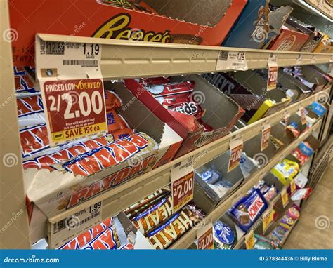 Food Lion Grocery Store Interior Checkout Candy Bars Editorial Photo ...