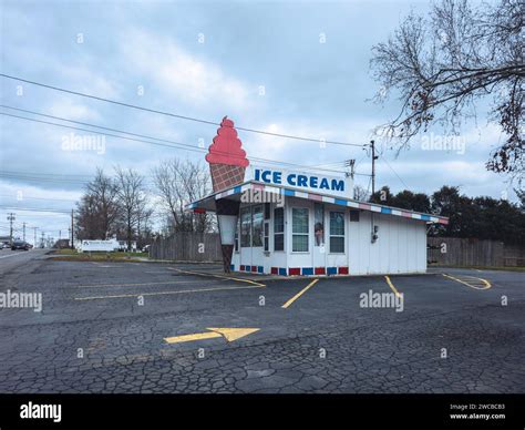 Burrstone ice cream polar hi-res stock photography and images - Alamy