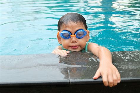 Children Swimmers & Early Hair Loss: Chlorine Damage Prevention Guide ...