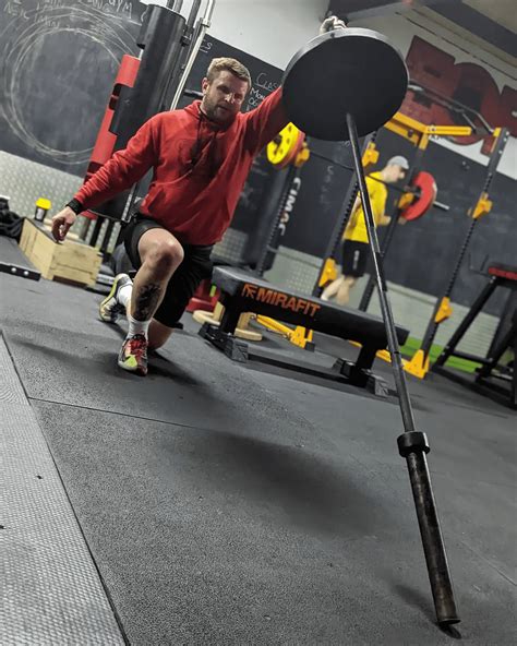 Top 7 Best Barbell Tricep Exercises | FitDominium