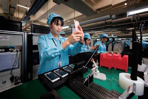 组图：走进“越南制造”5G智能手机制造厂 | 科技 | Vietnam+ (VietnamPlus)