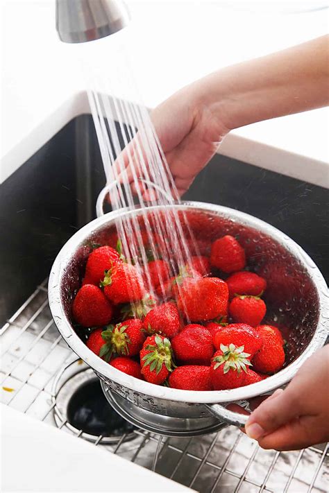 How To Properly Wash Strawberries For The Freshest Taste