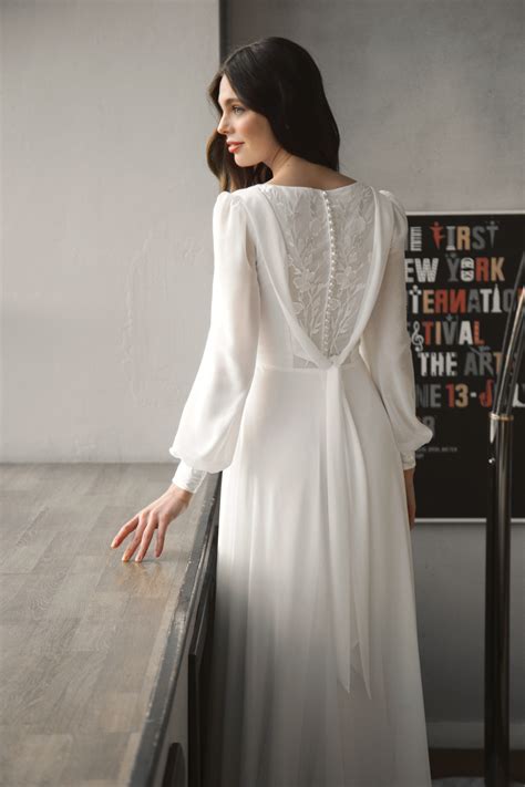 Square neck wedding dress with sleeves - Caitlin • Piondress