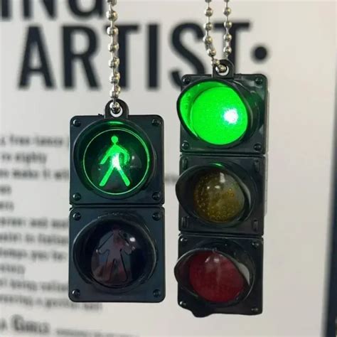 2 Pcs Traffic Signal LED Keychain – Kaarr