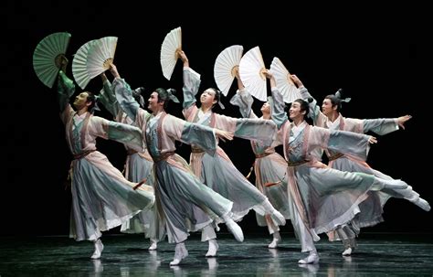 2013孔子学院网络春晚——中国舞蹈《春闺梦》 - YouTube