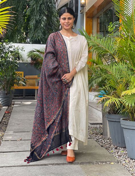 Buy Dupatta Online | Handmade Ikat Cotton & Kota Doria Dupattas ...