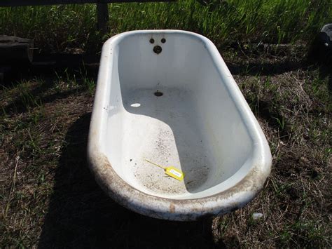 Vintage Cast Iron Bath Tub (Offsite) - Bodnarus Auctioneering