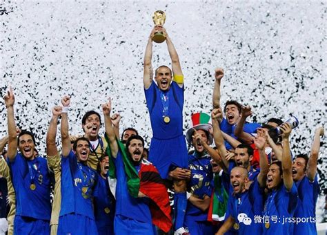 06世界杯齐达内抗卡卡(06年世界杯，史上最强巴西队，却因为卡洛斯系鞋带而痛失冠军)_i体育