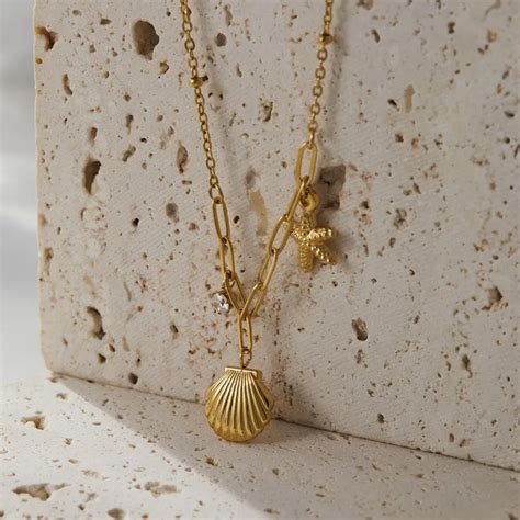 Gold Seashell Necklace – Starfish Ocean Charm Jewelry