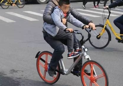 12岁以下孩子骑共享单车？不，违法啦！| 热点