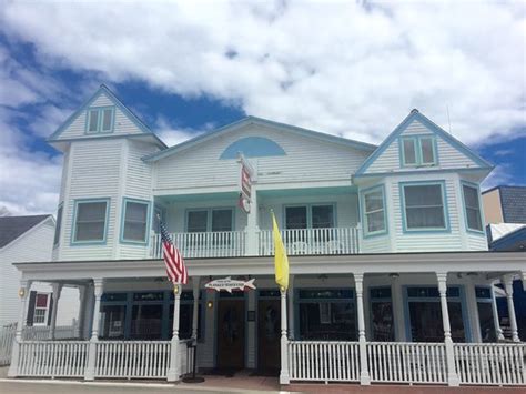 VILLAGE INN SUITES (Mackinac Island) - Specialty Inn Reviews & Photos ...