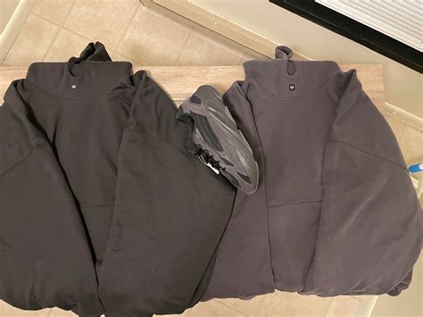 Any comparison pics of the logo shrunken black & dark grey hoodies? : r ...