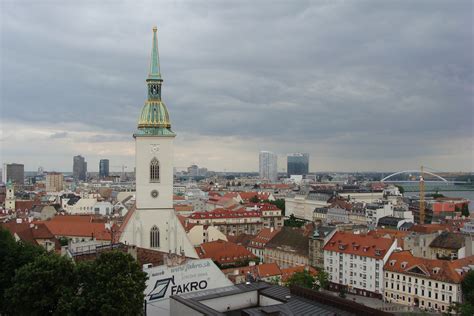 Bratislava | stad, capital city of country (en)