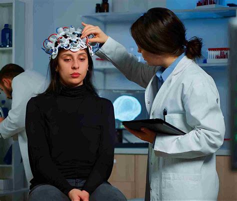 Brain Stroke Symptoms: Early Warning Signs & Prevention Tips