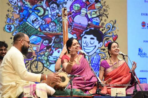 Ranjani and Gayatri perform at the finale of Times Thyagaraja Awards ...