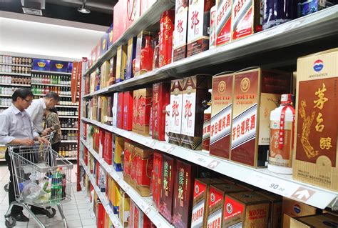2023年中国白酒行业市场供需现状分析 白酒产销量逐年下降【组图】_行业研究报告 - 前瞻网