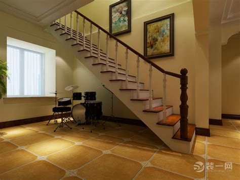 2013现代风格别墅室内高档实木楼梯间装修效果图 – 设计本装修效果图