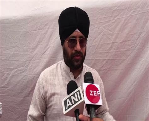 Cong leader Rajpal caught on camera misbehaving with police in Indore