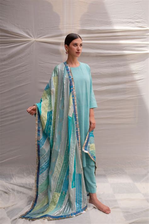 Buy this Maheshwari Dupatta by Priyanka Raajiv on Refash – REFASH