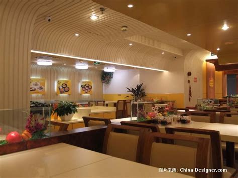 利苑主厨坐阵的粤菜餐厅，这里的冰烧三层肉可以媲美香港