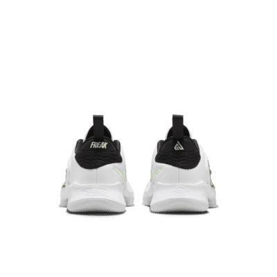 Giannis Freak 4 Younger Kids' Shoes. Nike IN