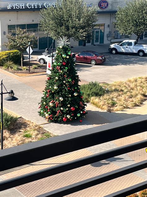 Lake Highlands Town Center ready for holidays, Light Up the Highlands ...