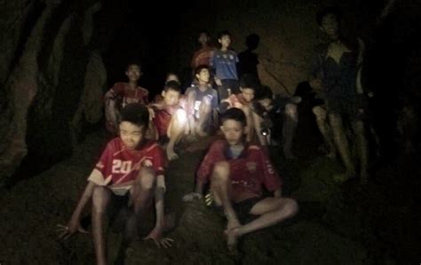 Thailand Cave Rescue Turns to How to Extract Trapped Soccer Team - The New York Times