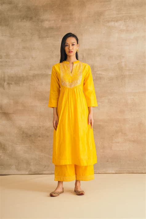 Yellow Mirror Yoke Kurta Set – Sureena Chowdhri