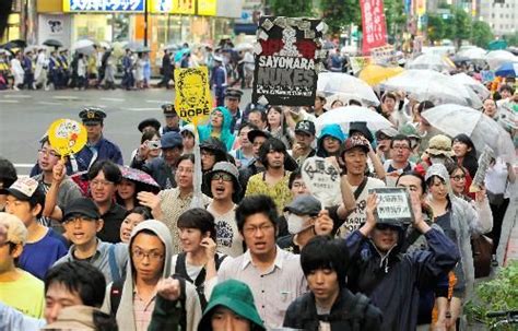 日本再次爆发反核游行 4000多人聚集东京_新浪新闻