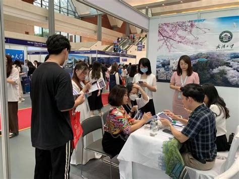 外国留学生：“武汉，加油！” - 领航新征程 - 海外网