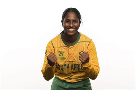 [Watch] Seshnie Naidu grabs a one-handed stunner on debut to Muneeba ...