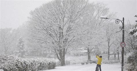 दक्षिण कोरिया की राजधानी सियोल में हुई भारी बर्फबारी, टूटा पिछले 40 साल ...