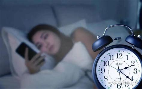 睡前看手机为何会影响睡眠？ - 知乎