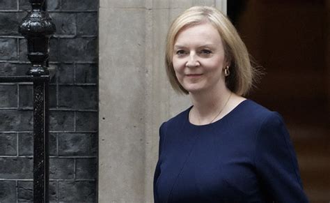 ब्रिटेन की प्रधानमंत्री के रूप में Liz Truss के पहले भाषण के दौरान ...